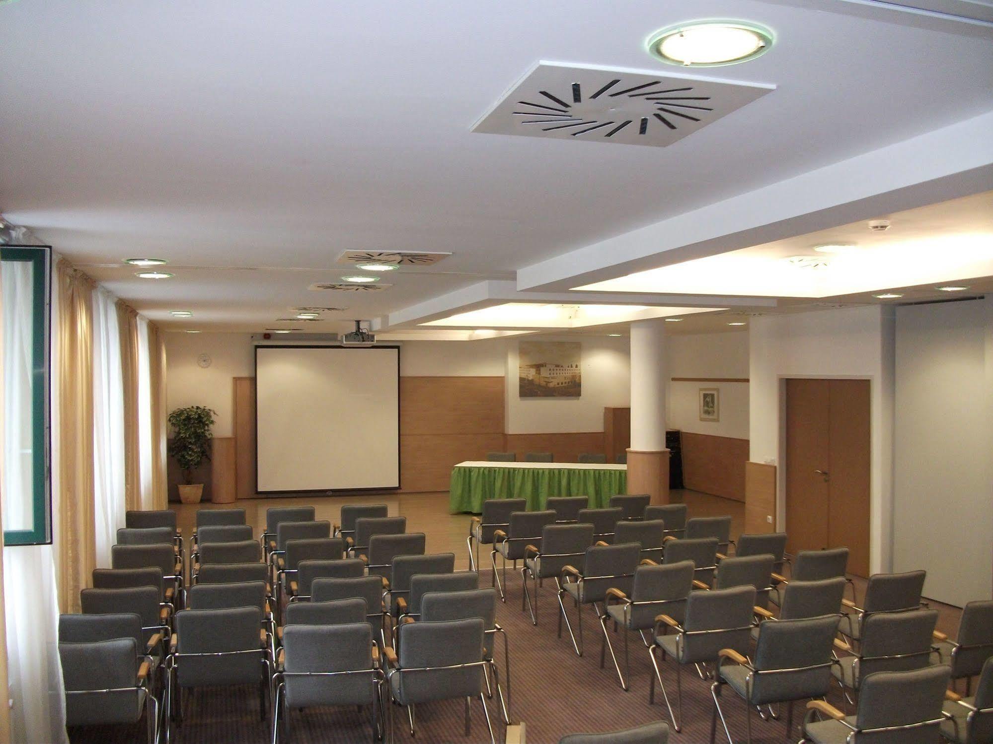 Famulus Kollégium Győr Exterior foto